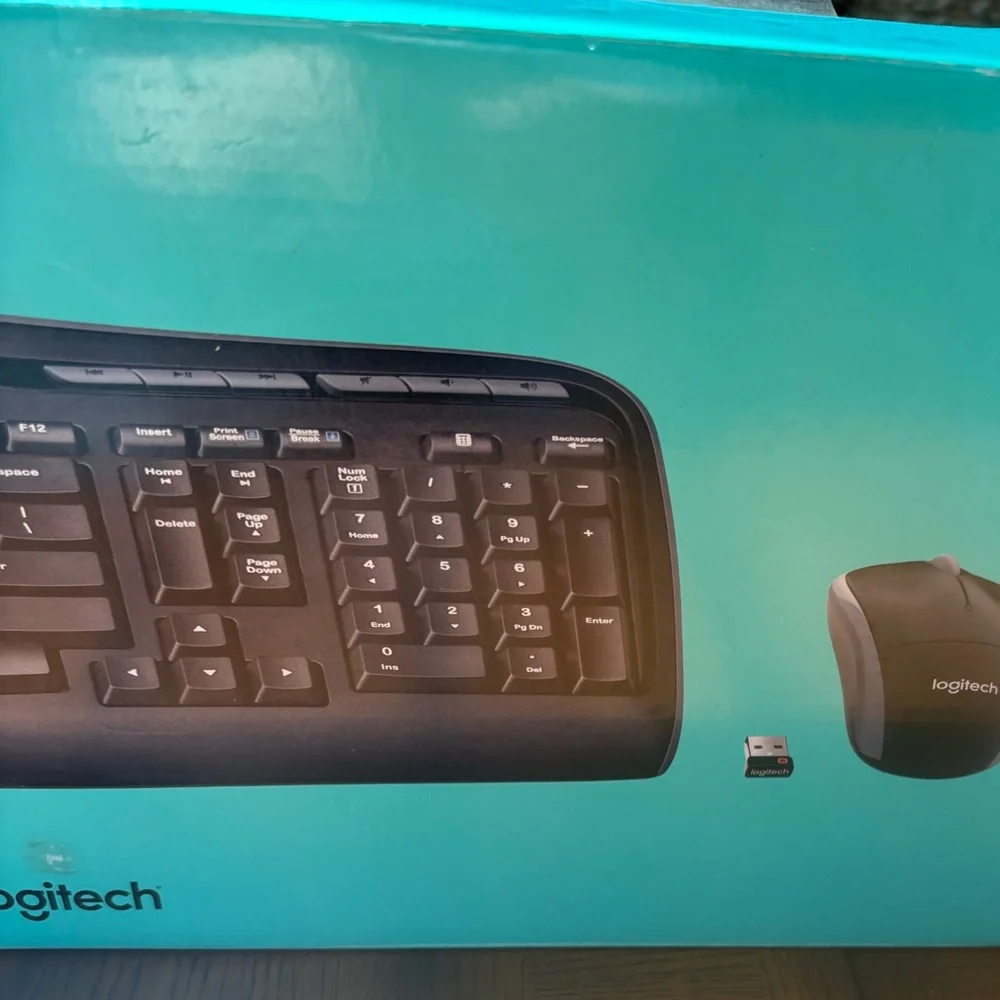 Logitech Wireless Keyboard and mouse MK320 new